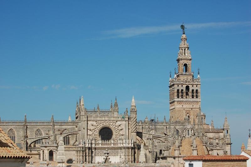 Sevilla Central Suites Apartamentos Puerta Jerez - image 16