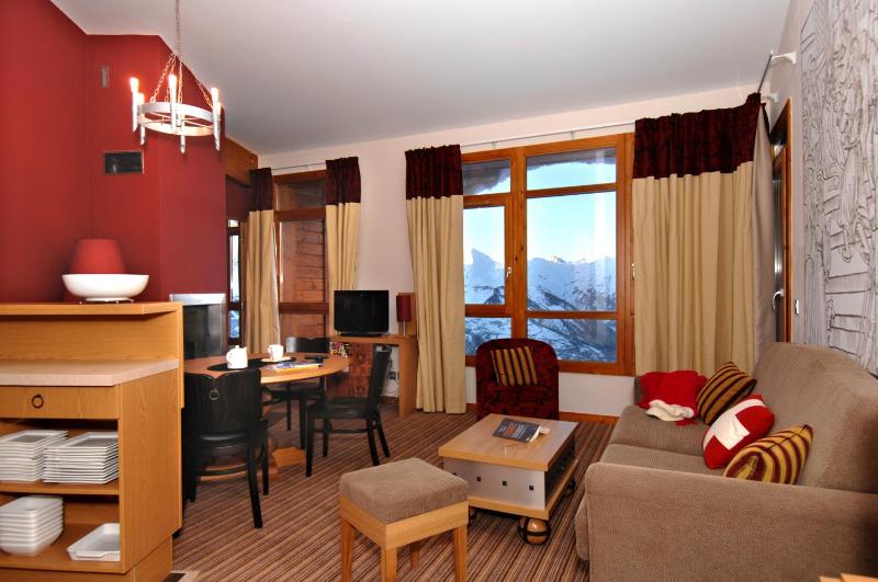 Two-Bedroom Apartment with Fireplace image 4