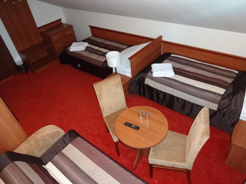 Twin Room image 3