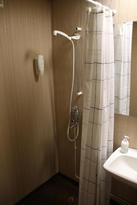 Twin Room image 4