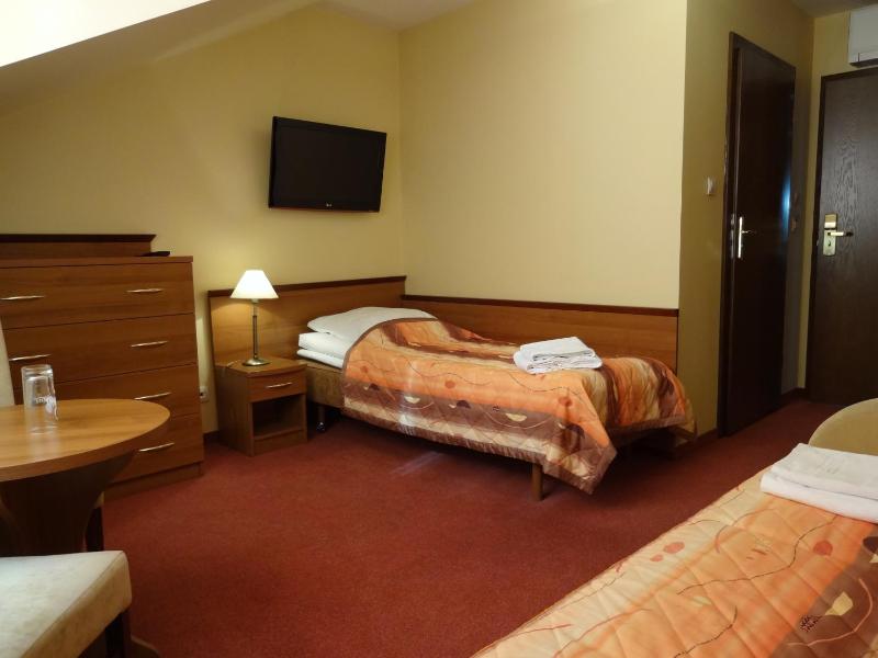 Classic Double Room image 2