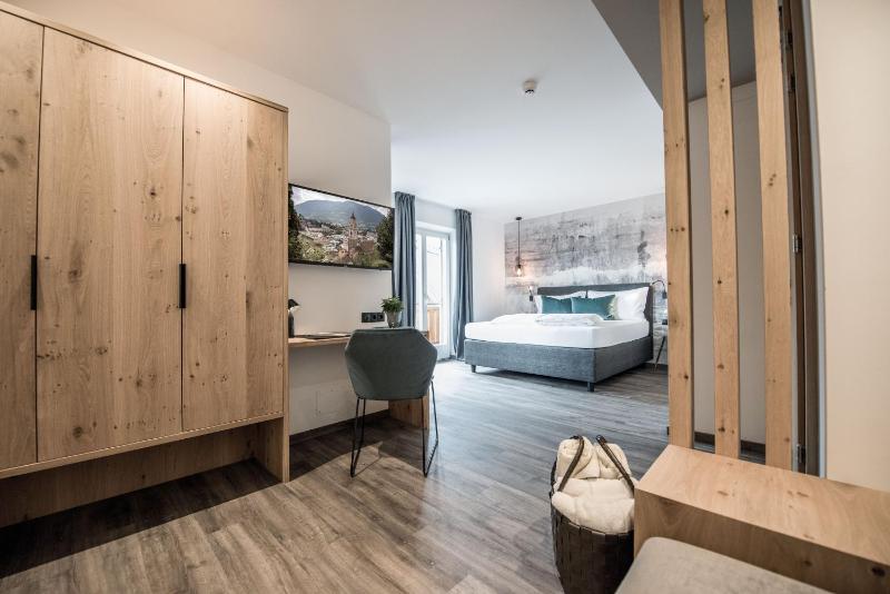 Deluxe Double Room image 3