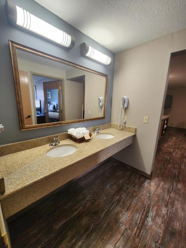 Grand Luxury Suite image 3