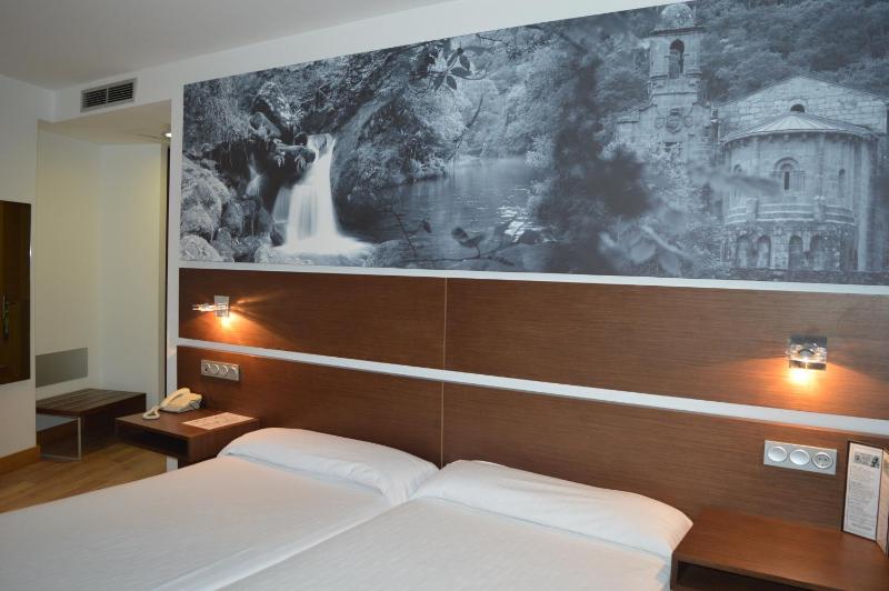 Double or Twin Room with Extra Bed image 3