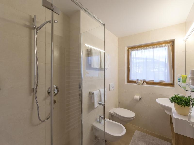 Three-Bedroom Apartment with Balcony image 4
