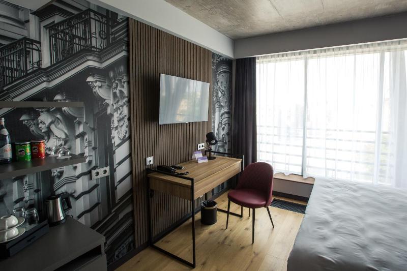 Deluxe Double Room - City Side image 2