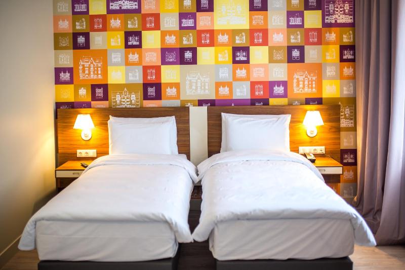 Privilege Twin Room image 4