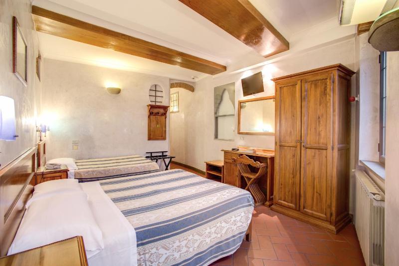 Quadruple Room image 2