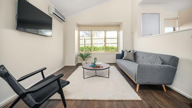 Sunshine Retreat Villa 2 - image 1