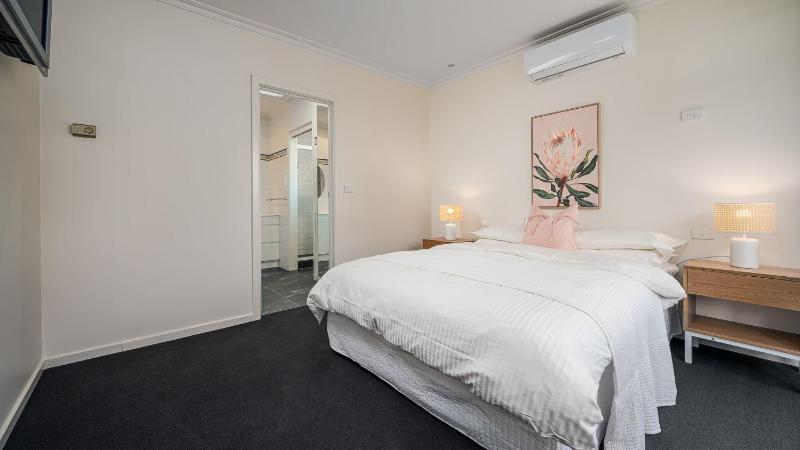 Sunshine Retreat Villa 7 - image 10