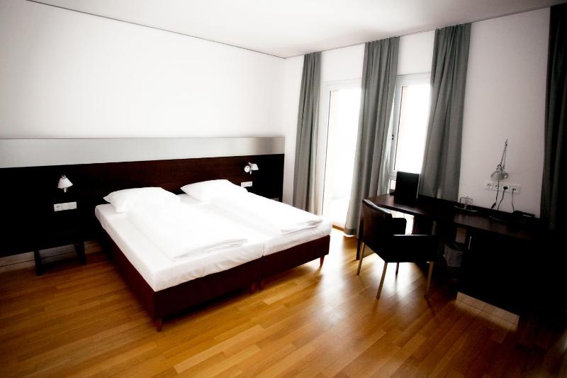 Large Double Room image 2