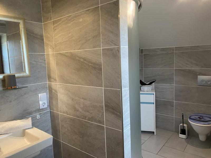 Single Room image 3