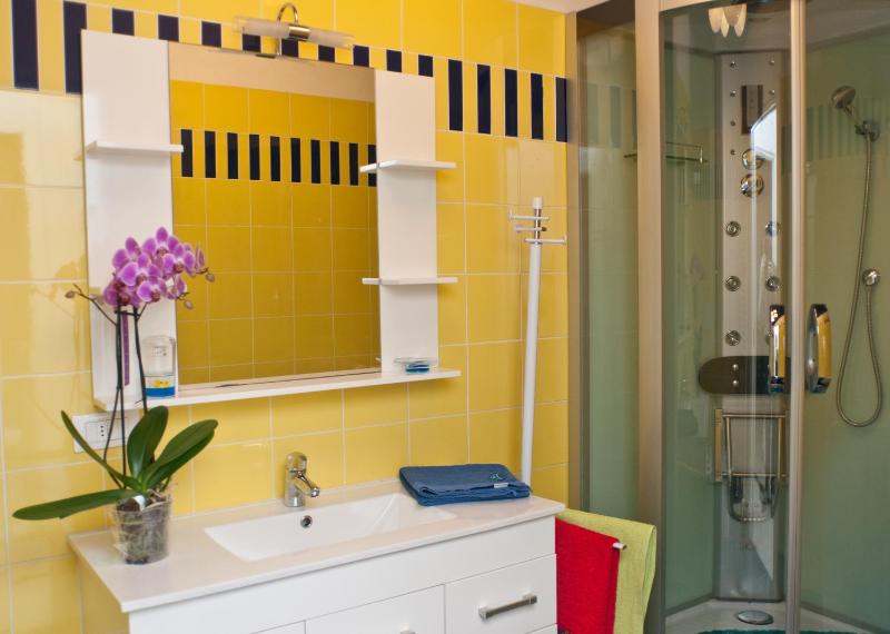 Two-Bedroom Apartment with Terrace - Via Divisione Nannetti image 3