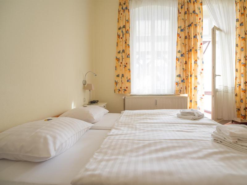 Double Room with Balcony image 2