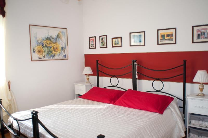 One-Bedroom Apartment with Terrace - Via Vittorio Emanuele II image 1