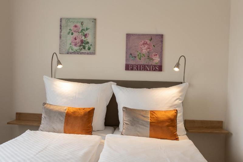 Economy Double Room image 3