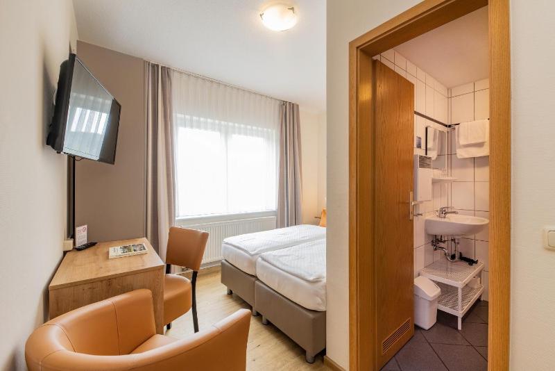 Economy Double Room image 1