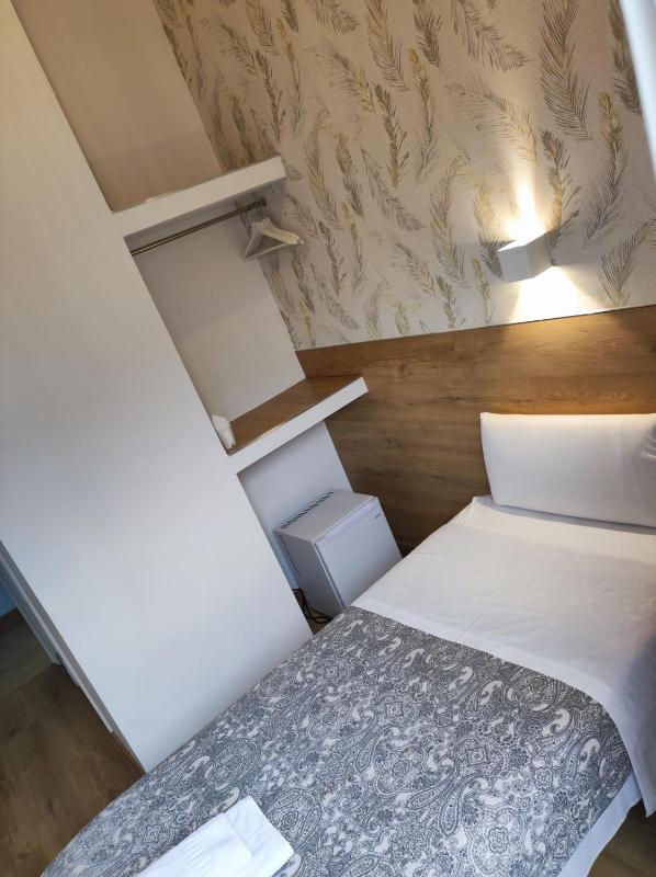 Hostal Esparteros - image 2