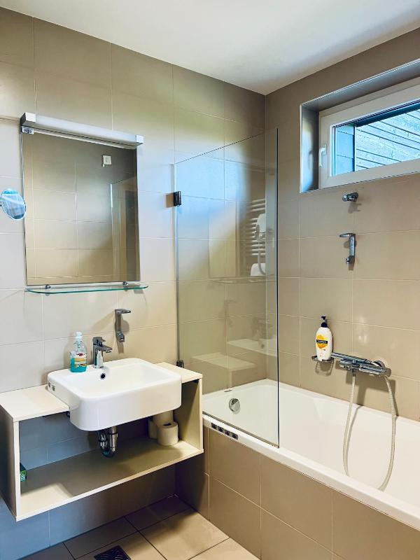 Standard Double Room image 3