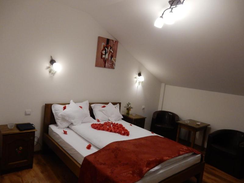 Double Room image 3
