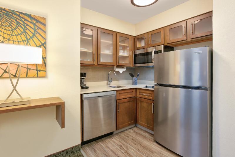 Queen Studio Suite image 1