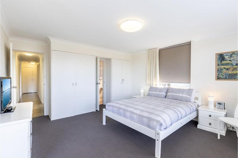 The Dunes15 fabulous unit with pool tennis court and across the road to the beach - image 4