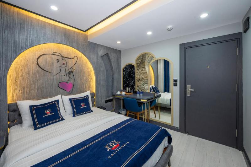Standard Double Room image 2