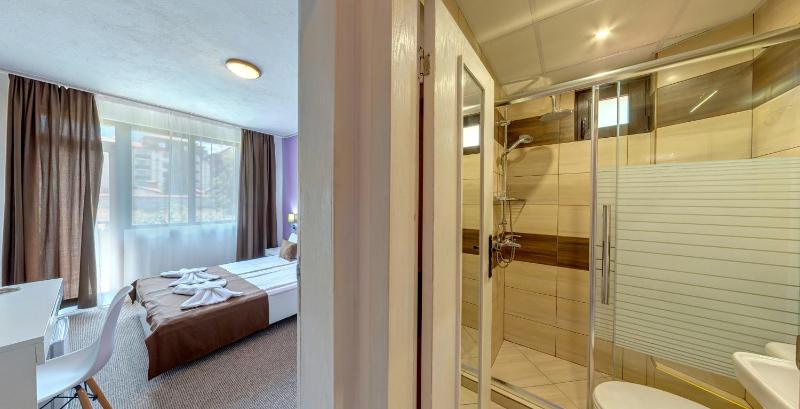 Double or Twin Room image 4