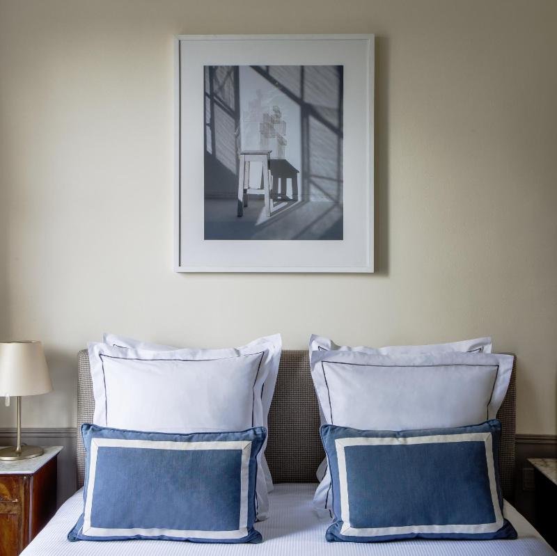 Duplex Room with Louvre View image 4