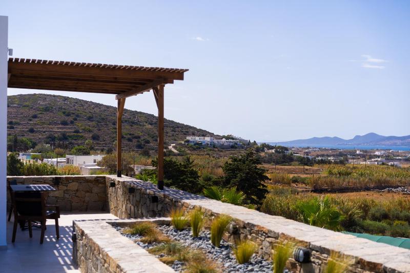 Kouros Blanc Resort & Suites - image 3