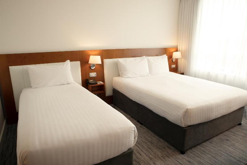 Double or Twin Room image 4
