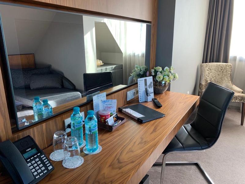 Deluxe Double Room with Free Parking  image 1