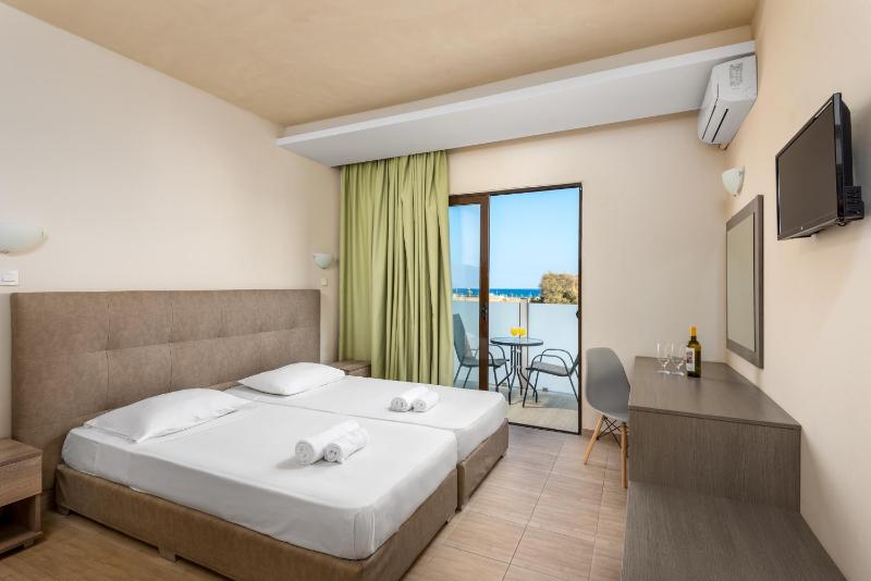 Superior Triple Room image 1