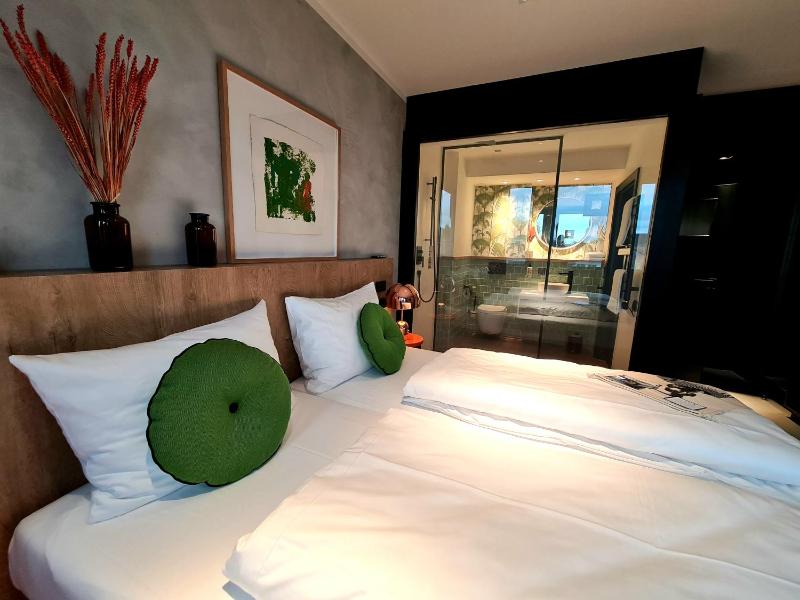 Standard Double Room image 1