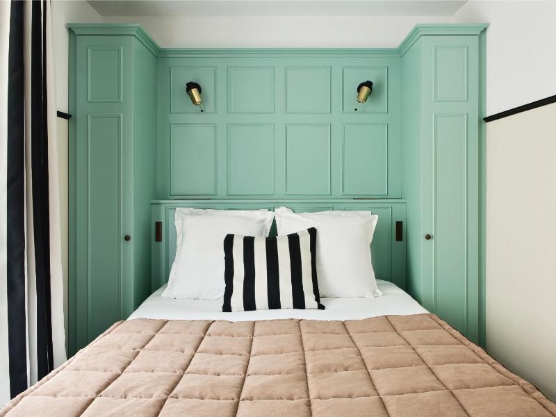 Small Double Room image 1