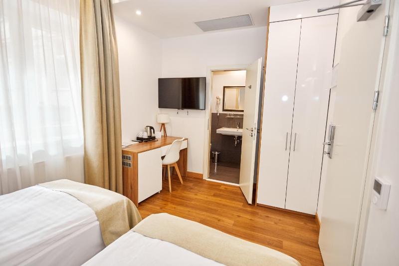 Small Double or Twin Room image 1