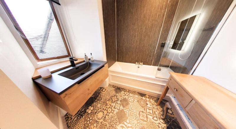 Deluxe King Suite image 1