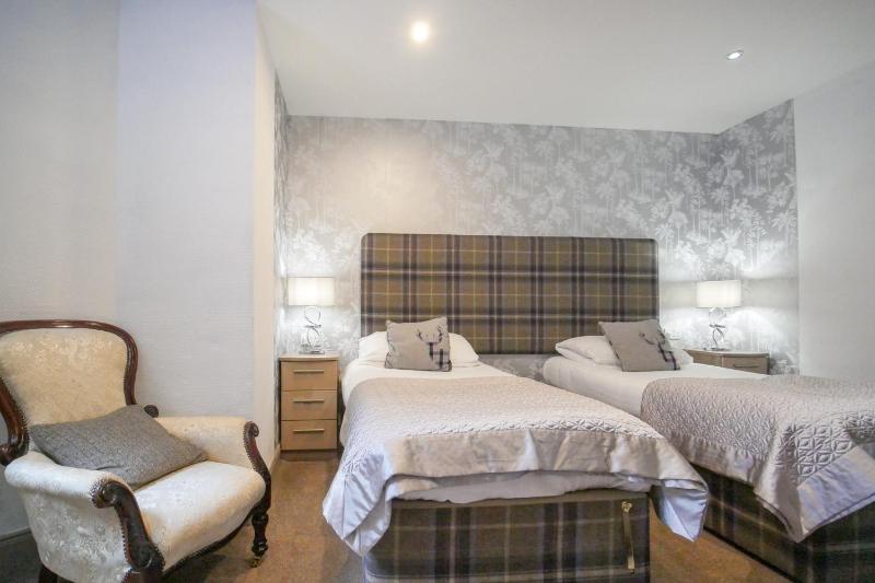 Deluxe Double or Twin Room image 3