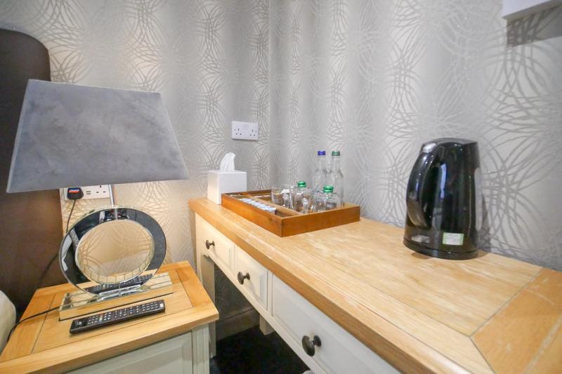 Deluxe Double or Twin Room image 2