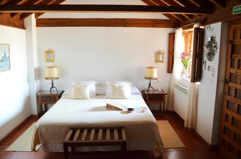 Classic Double or Twin Room image 1