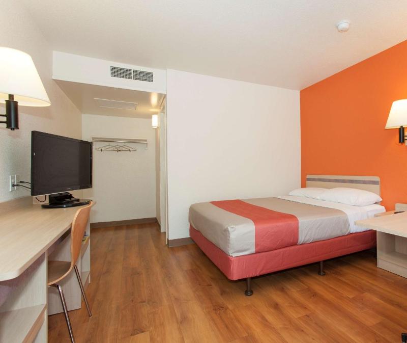Queen Suite image 2