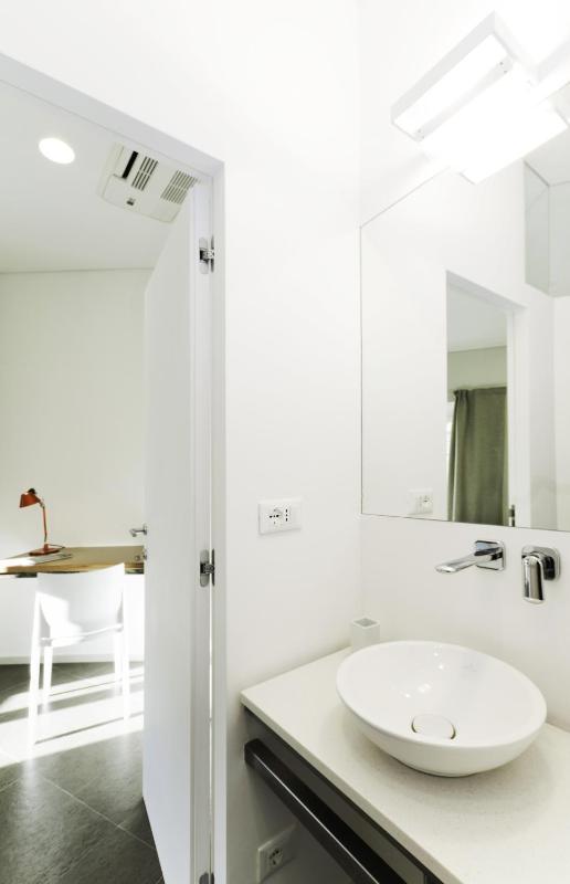 Deluxe Double Room with Shower image 2