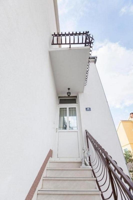Apartments with a parking space Kastel Stafilic Kastela - 20153 - image 24