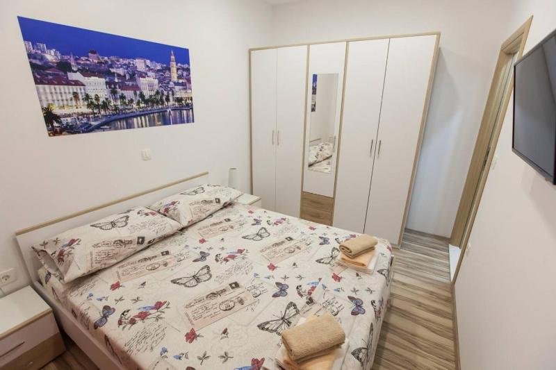 Apartments with a parking space Kastel Stafilic Kastela - 20153 - image 11