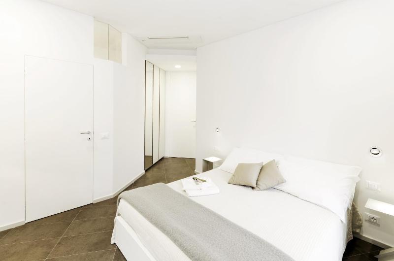 Deluxe Double Room with Shower image 4