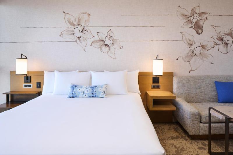 Oceanfront Room - King image 3