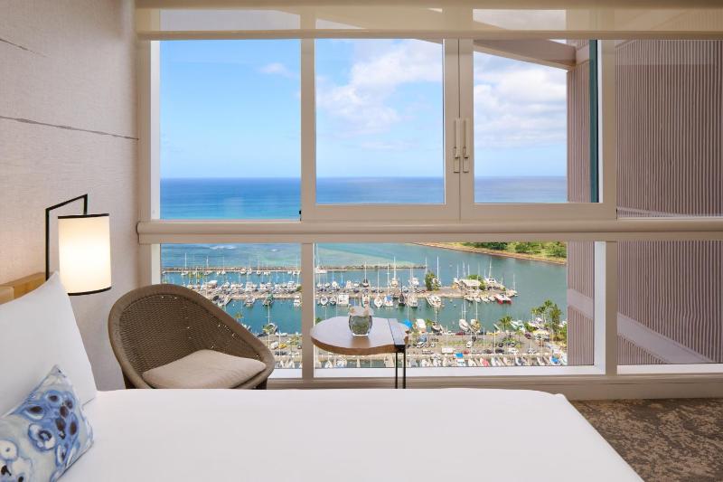 Oceanfront Premier - King  image 3