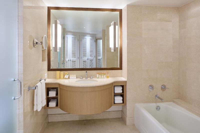 Oceanfront Premier - King  image 2