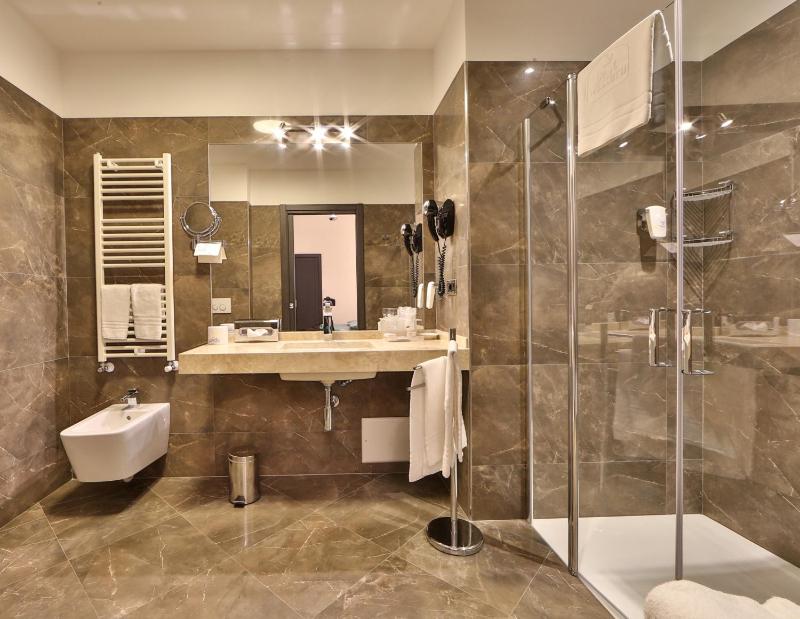 Deluxe Double Room image 2