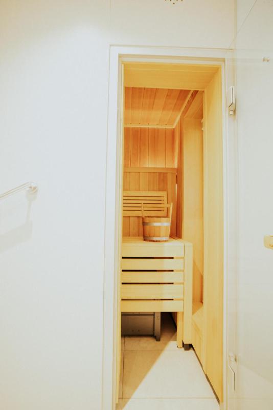 Junior Suite with Sauna image 3
